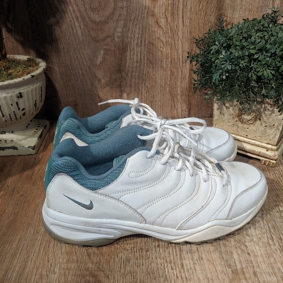 Nike Shoes - NIKE Women's Golf Shoes Size 9.  #Q